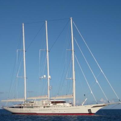 A l'abordage d'un luxueux voilier