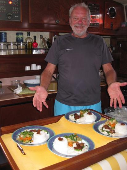 Riz, filets de poisson et ananas caramélisés au vinaigre balsamique truffé, macédoine de légumes frais