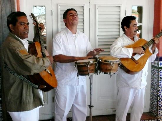 Petit groupe de musiciens comme il y en a partout à La Havane