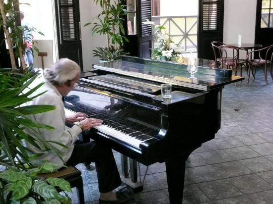 Pianiste du bar "Hemingway"