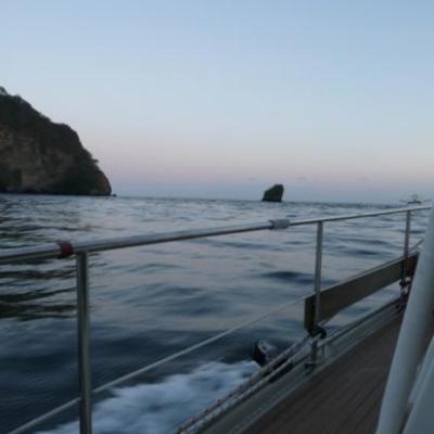 Nous prenons le large par une mer d'huile