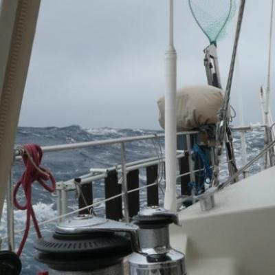 ça remue bien, la mer s'agite